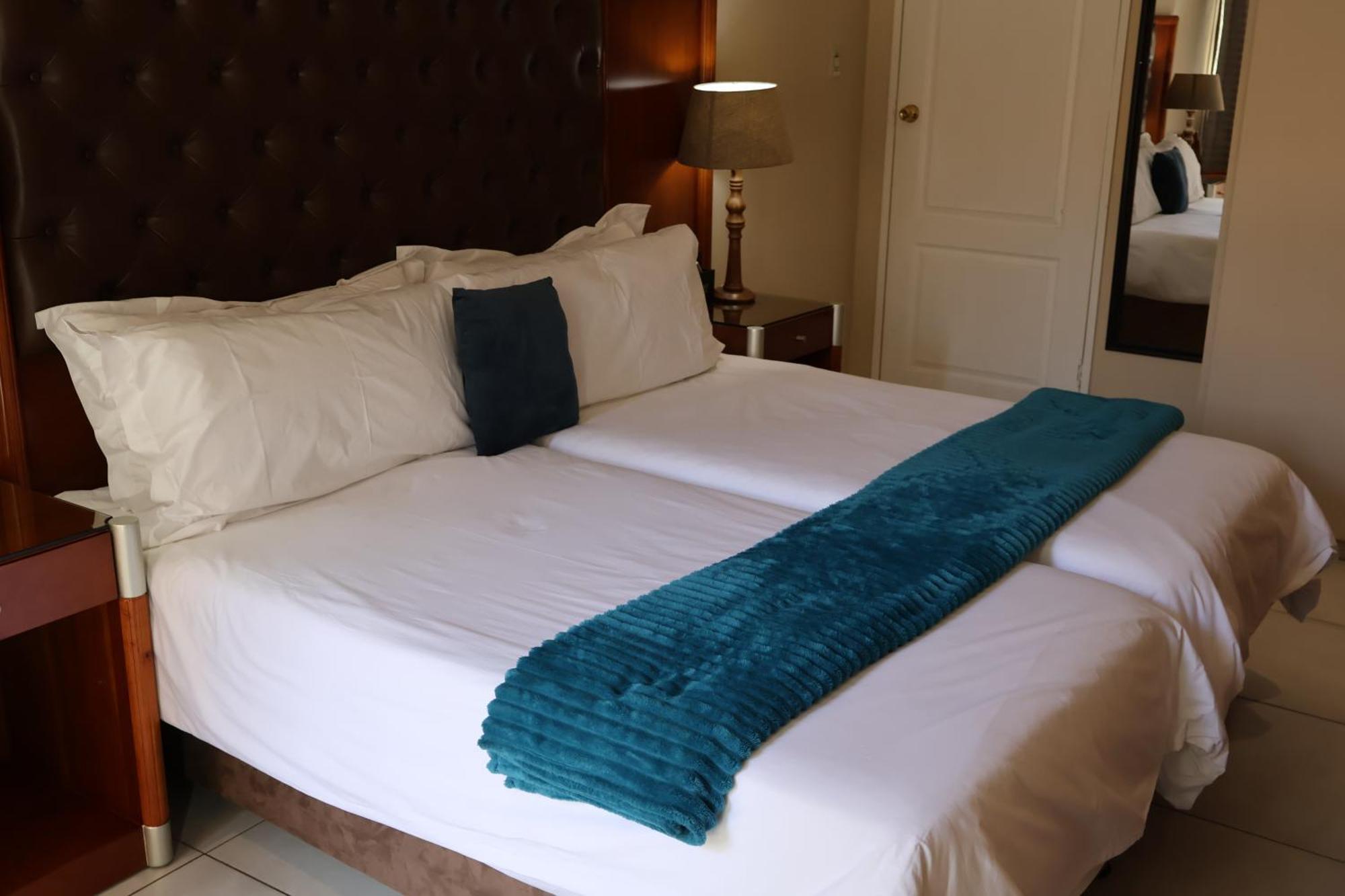 Airport Gardens Boutique Hotel Boksburg Buitenkant foto