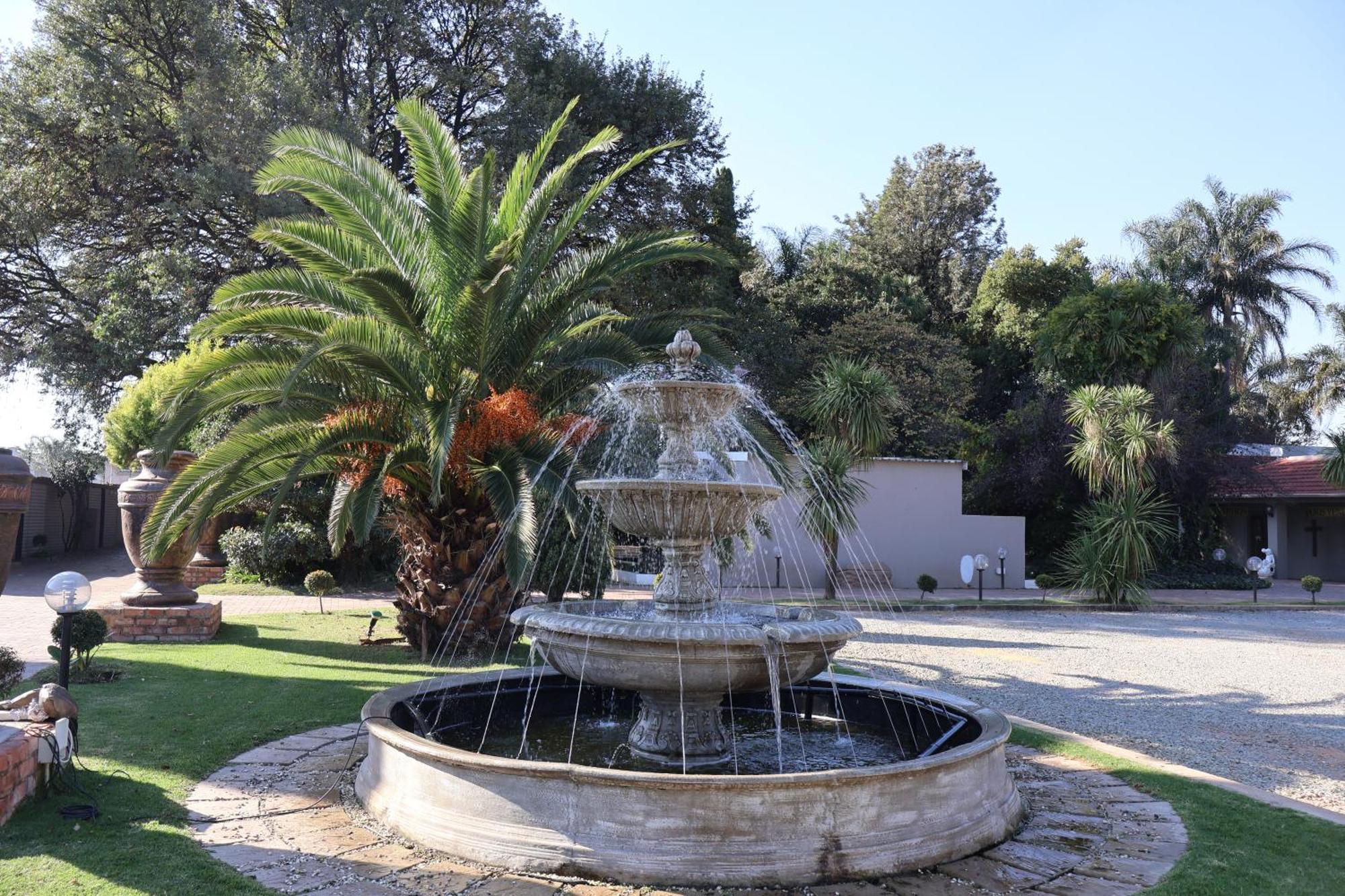 Airport Gardens Boutique Hotel Boksburg Buitenkant foto
