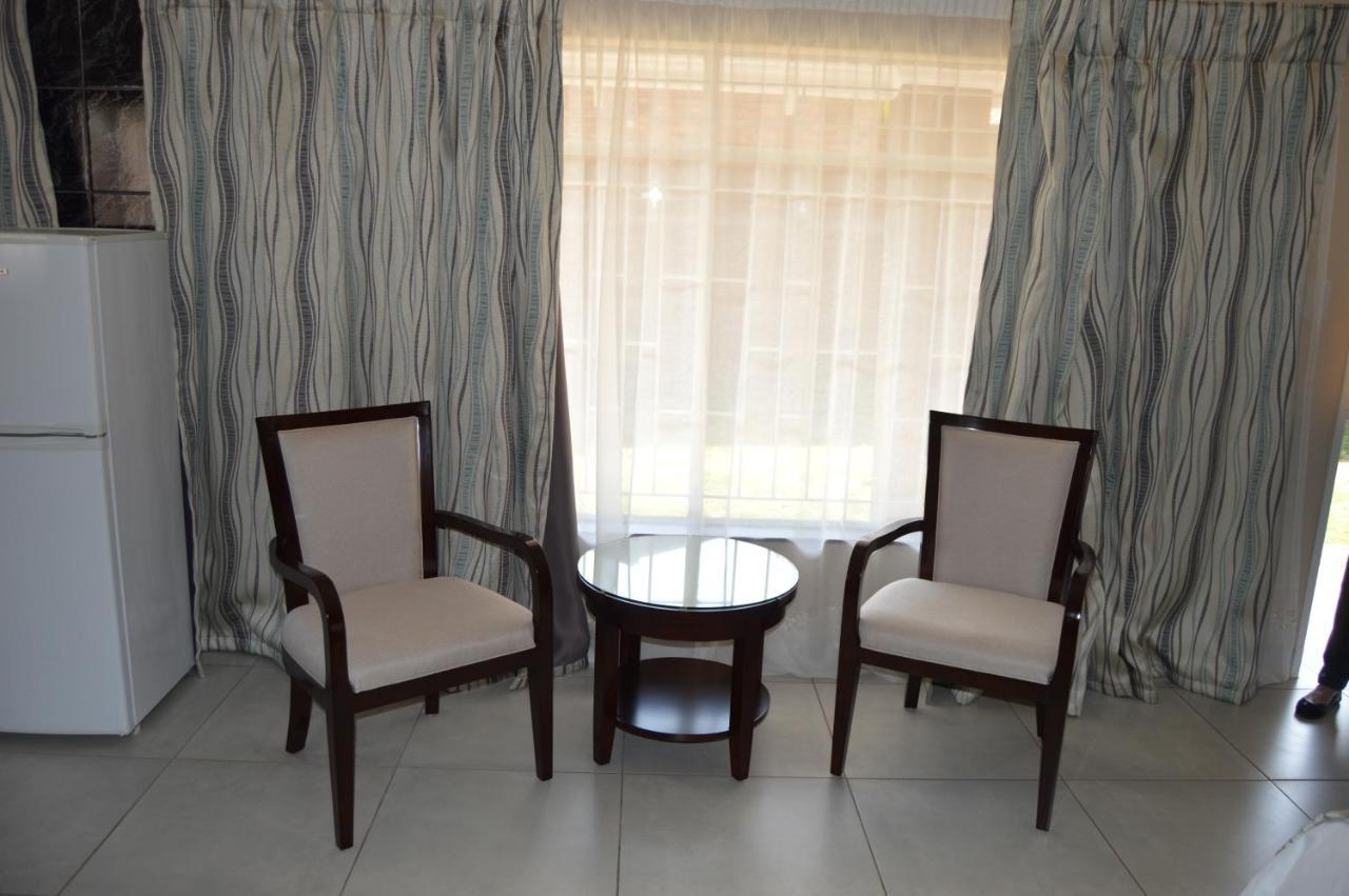 Airport Gardens Boutique Hotel Boksburg Buitenkant foto