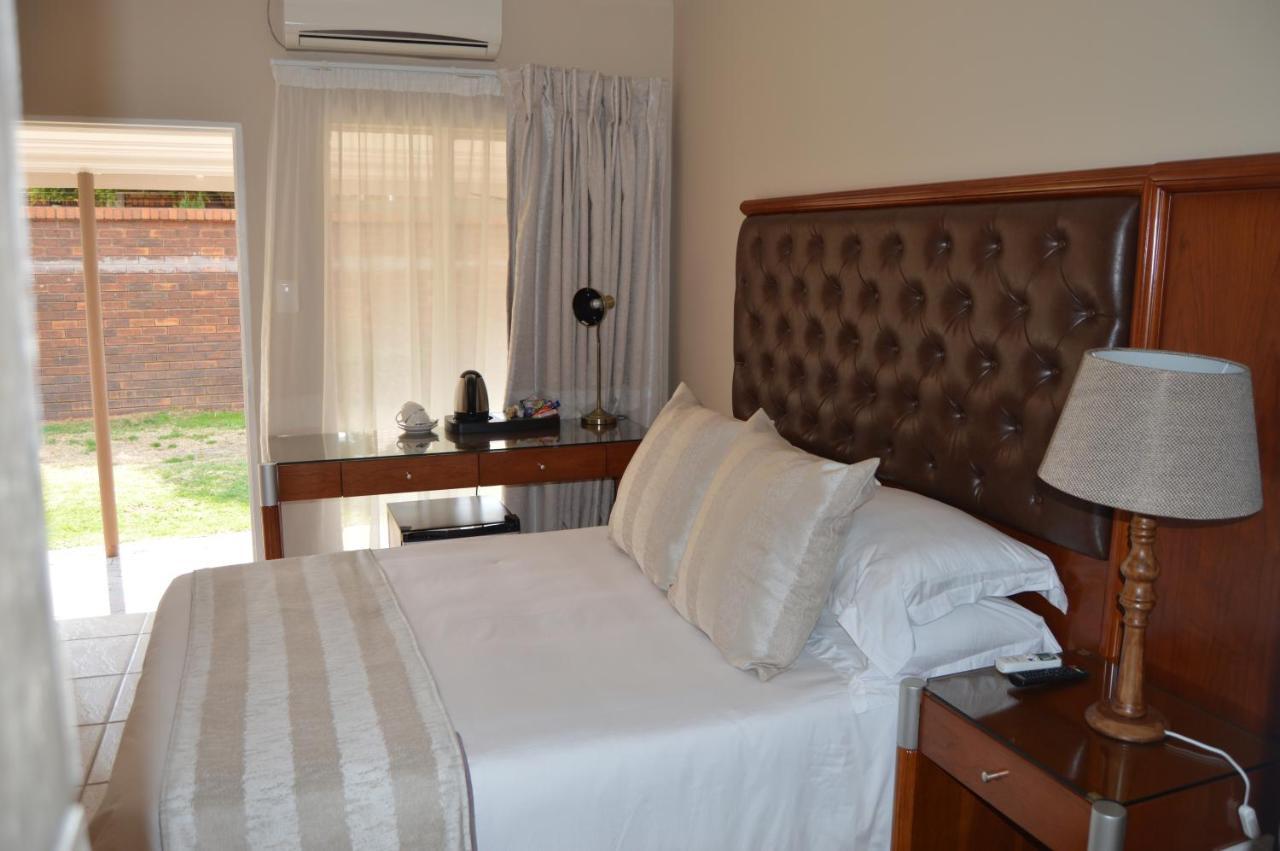Airport Gardens Boutique Hotel Boksburg Buitenkant foto
